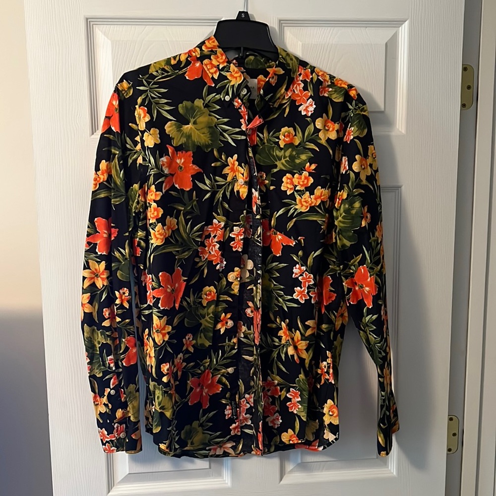 American Eagle Floral Button Down